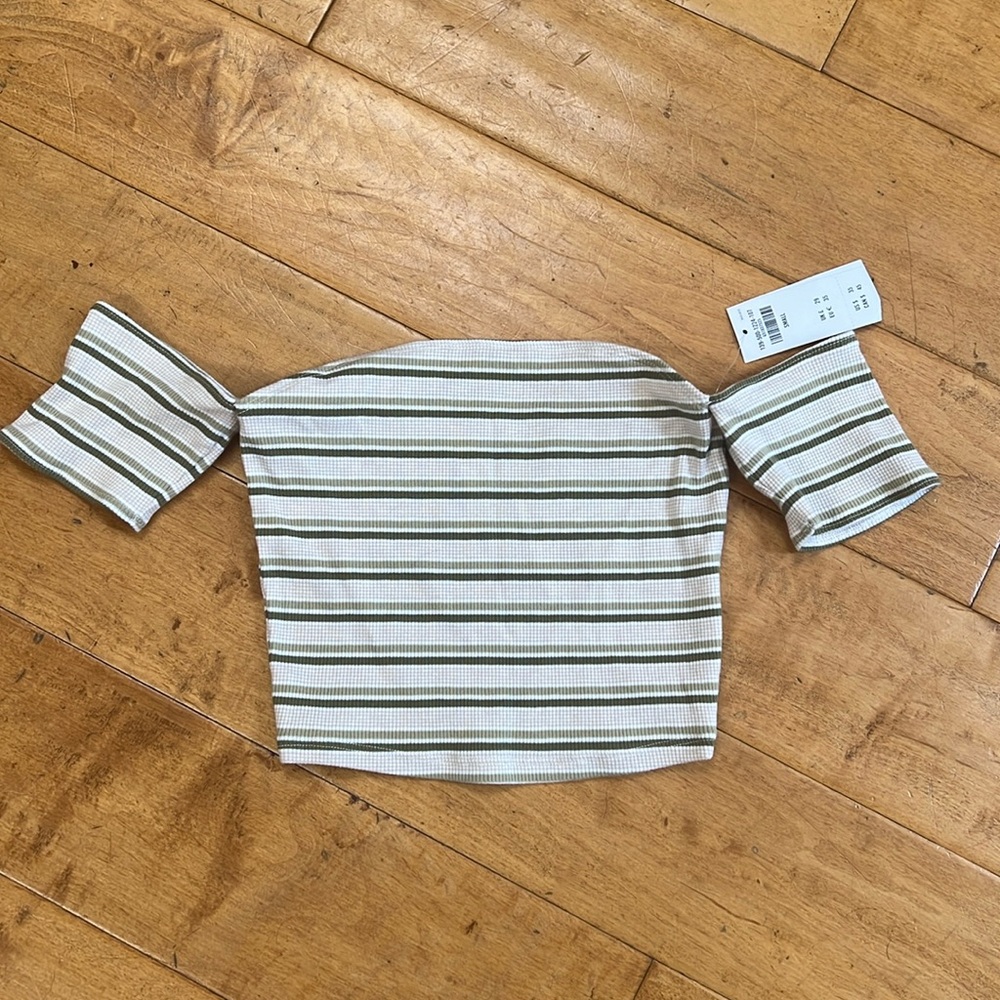 NWT Abercrombie & Fitch off the shoulder crop top